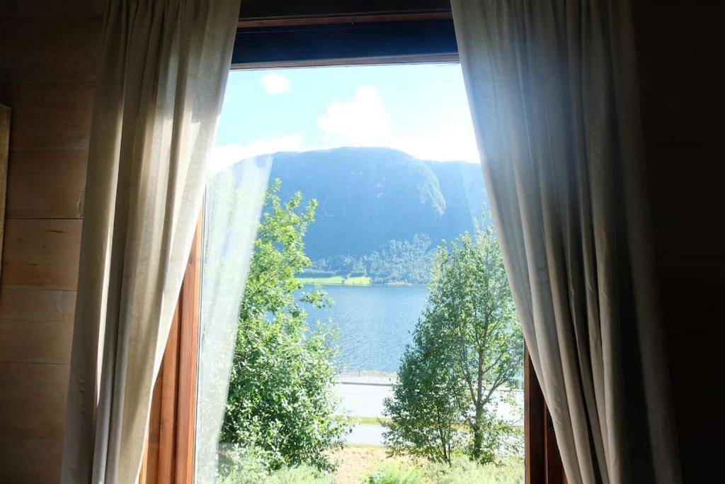 Apartment With Lake View In Jolster Ardal  Bagian luar foto