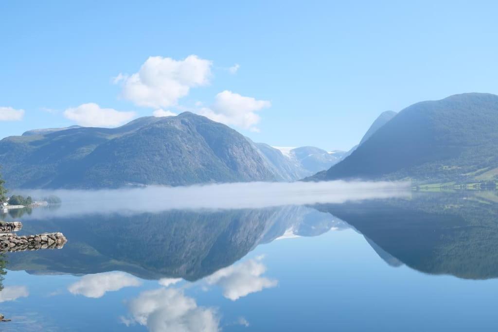 Apartment With Lake View In Jolster Ardal  Bagian luar foto