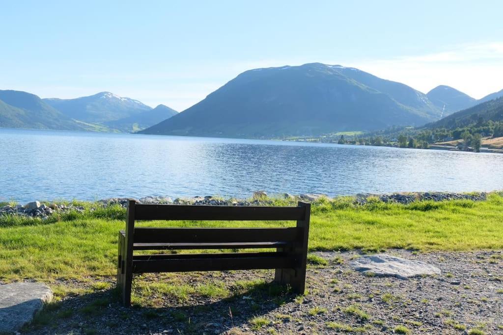 Apartment With Lake View In Jolster Ardal  Bagian luar foto