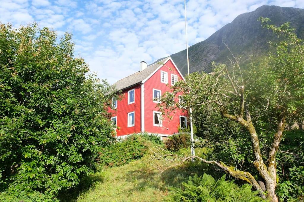 Apartment With Lake View In Jolster Ardal  Bagian luar foto