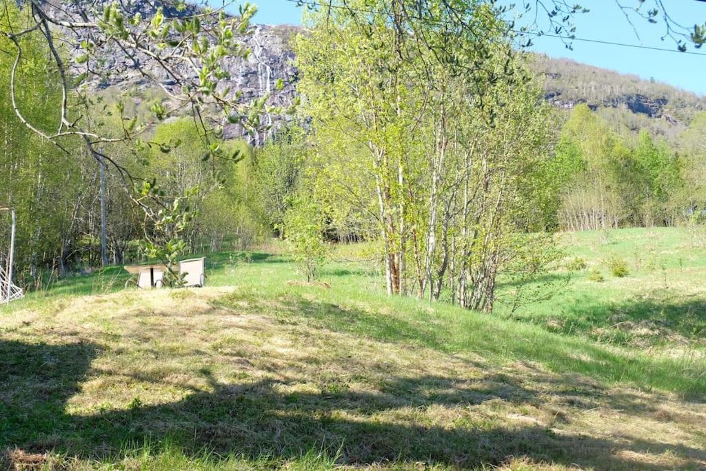 Apartment With Lake View In Jolster Ardal  Bagian luar foto