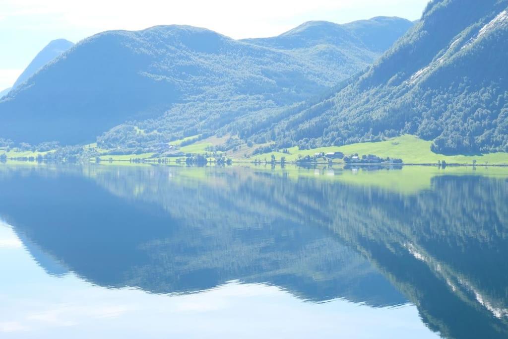 Apartment With Lake View In Jolster Ardal  Bagian luar foto