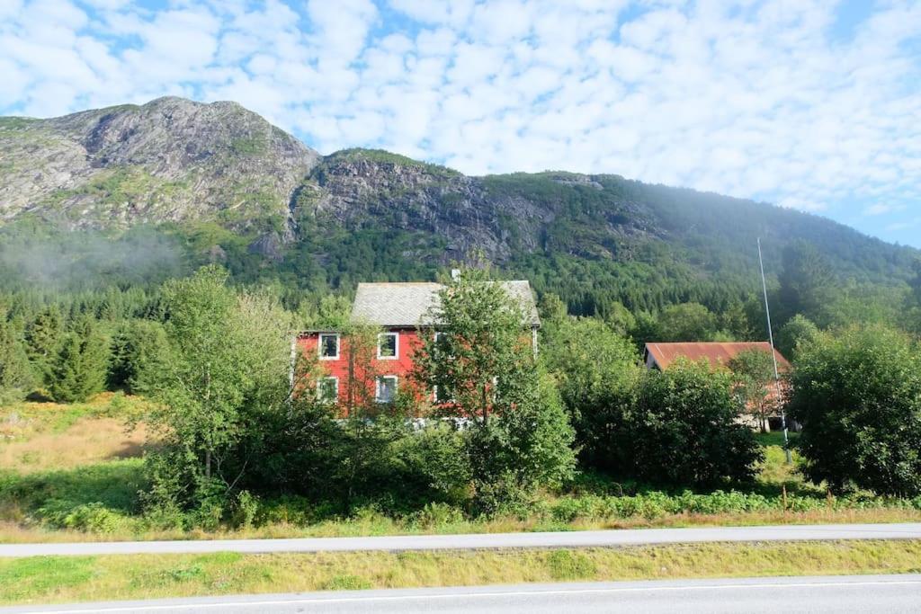 Apartment With Lake View In Jolster Ardal  Bagian luar foto