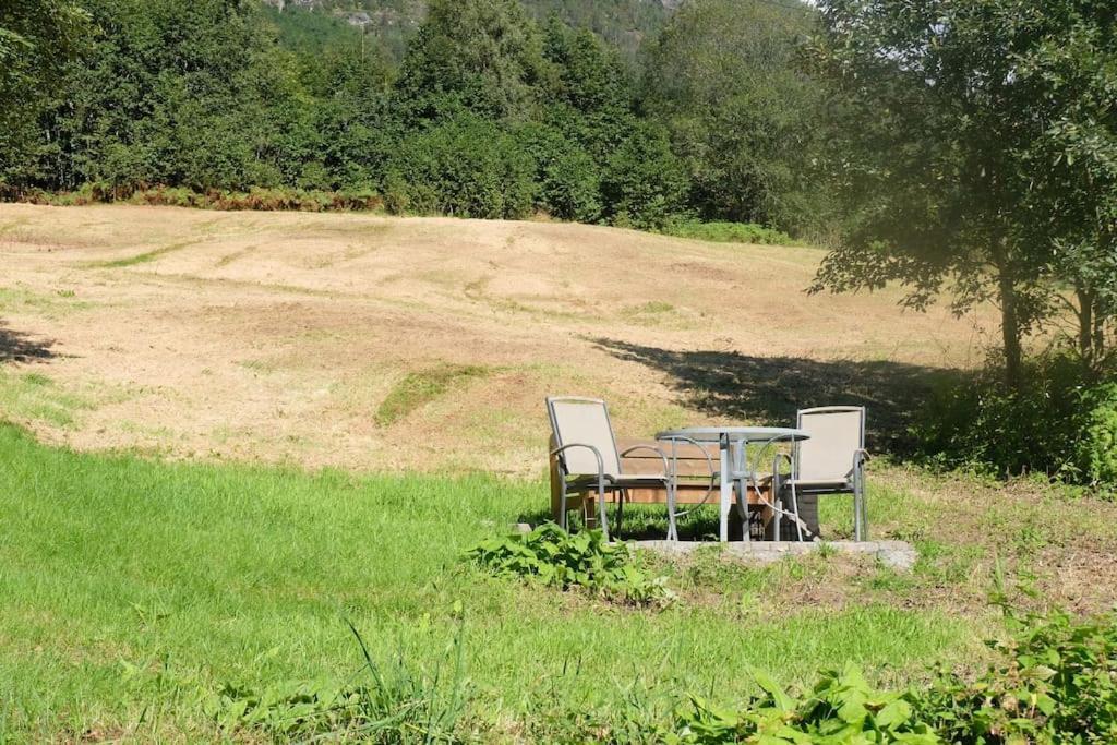 Apartment With Lake View In Jolster Ardal  Bagian luar foto