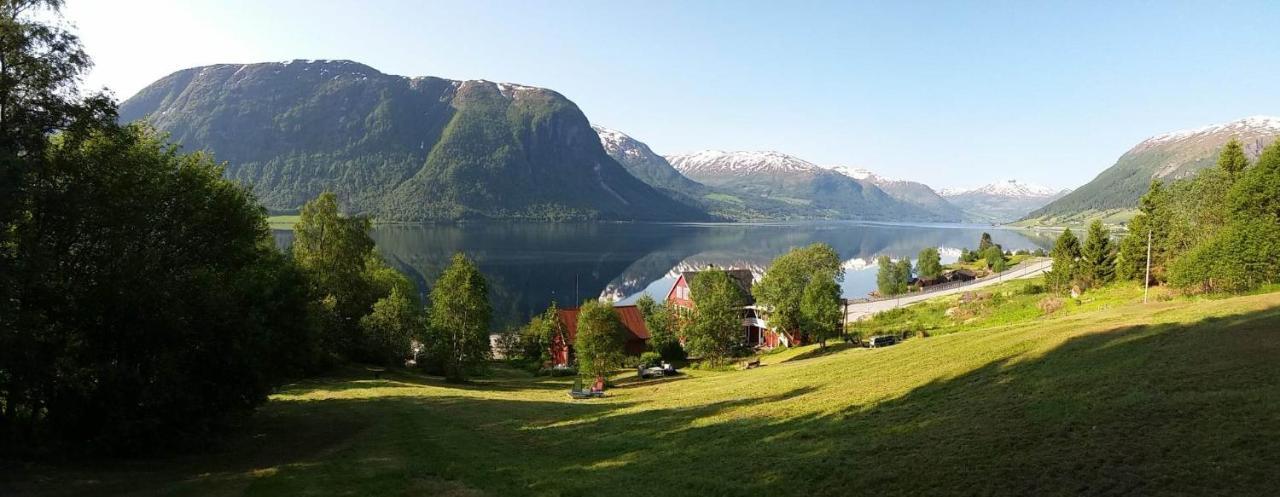 Apartment With Lake View In Jolster Ardal  Bagian luar foto